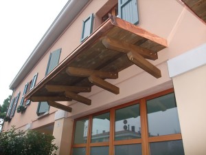 Pensilina in legno 